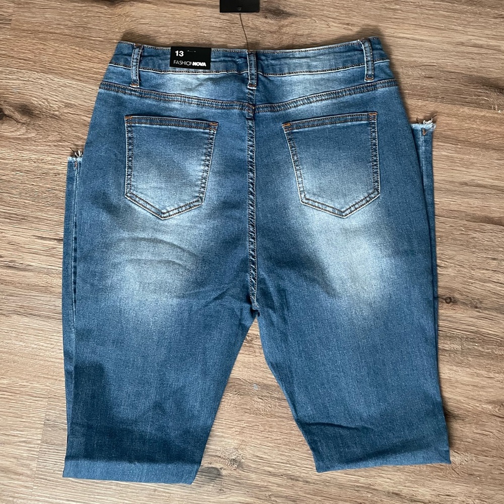 Jeans - Picture 2 of 3